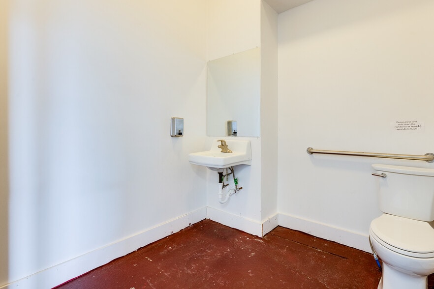 More Photos Of 829 E Warrington Ave, Pittsburgh Storefront Retail Office For Lease