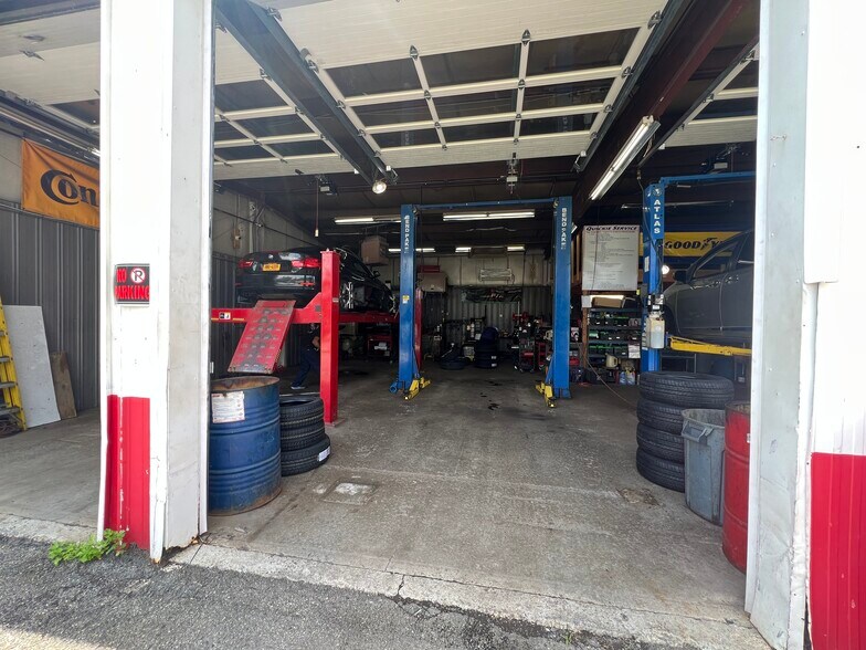 More Photos Of 185 Route 17 M, Harriman Auto Repair For Sale