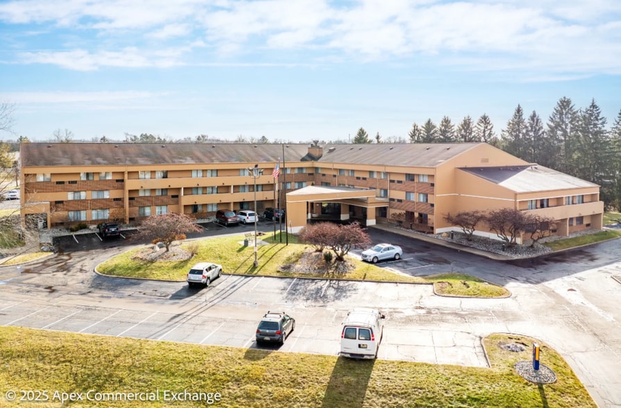 More Photos Of 525 N Canal Rd, Lansing Hotel For Sale