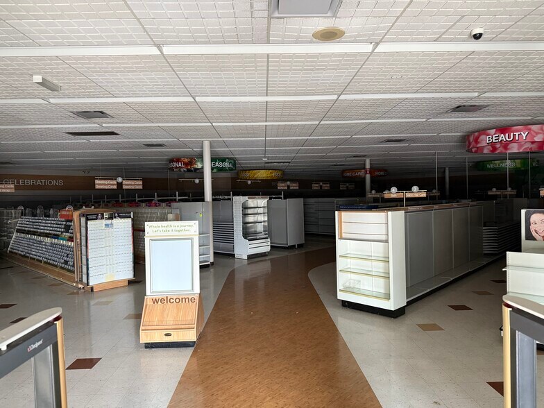 More Photos Of 306 W Water St, Oak Harbor Drugstore For Lease