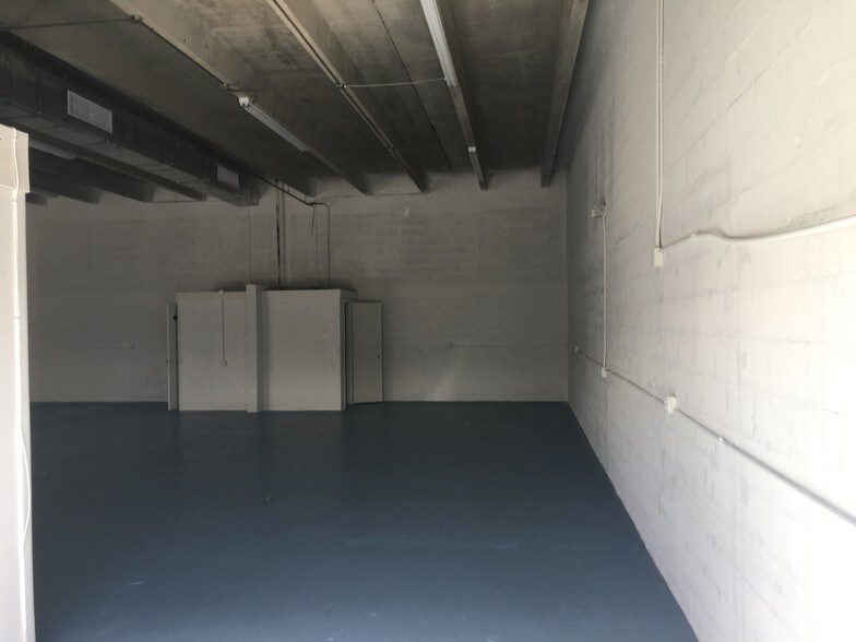 More Photos Of 9807-9808 NW 80th Ave, Hialeah Warehouse For Lease