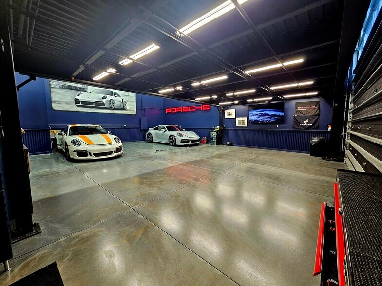 More Photos Of 104 E Speed Way, Pontiac Parking Garage For Sale