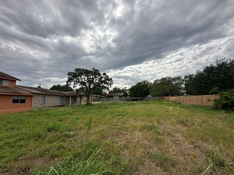 More Photos Of 6628 Crestway Dr, San Antonio Flex For Sale