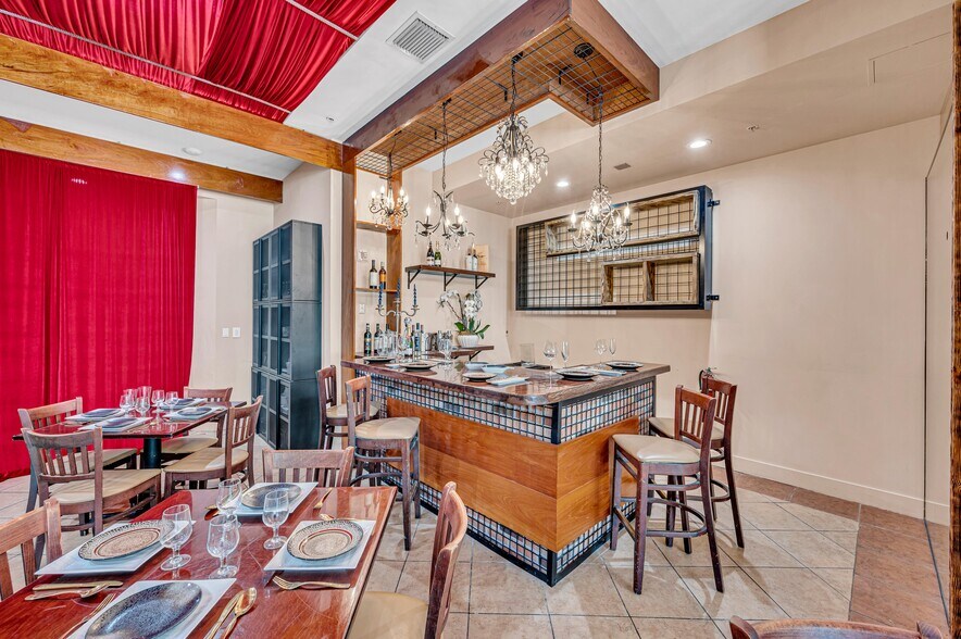 More Photos Of 223 Valencia Ave, Coral Gables Restaurant For Lease