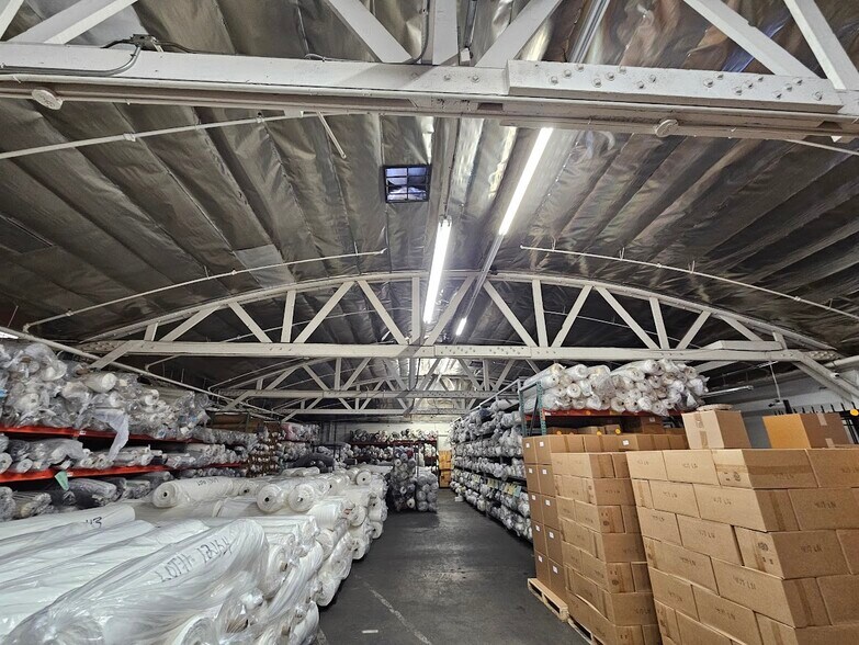 More Photos Of 1615 McGarry St, Los Angeles Warehouse For Lease