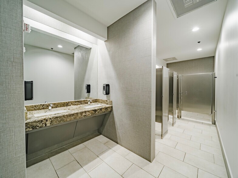 More Photos Of 4701 Old Shepard Pl, Plano Medical For Lease