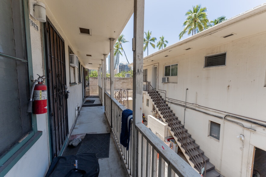 More Photos Of 1980-1984 Kalakaua Ave, Honolulu Storefront Retail Residential For Sale