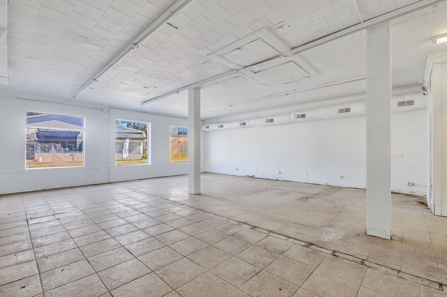 More Photos Of 2203 Skidaway Rd, Savannah Freestanding For Sale