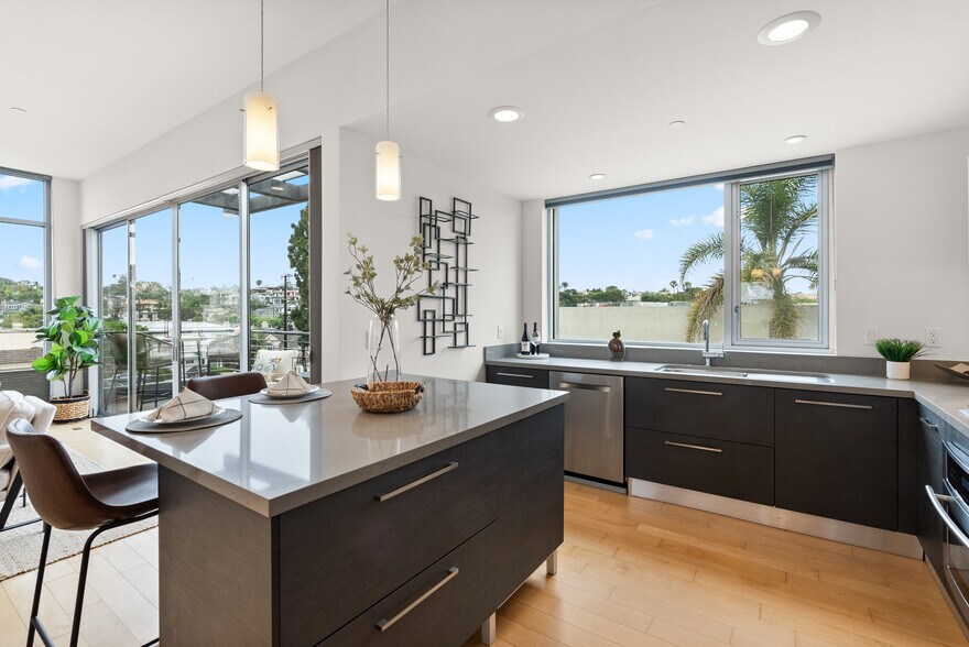 More Photos Of 930-932 Manhattan Beach Blvd, Manhattan Beach Office Residential For Sale