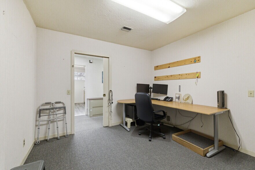 More Photos Of 137 S Shepherd St, Sonora Flex For Sale