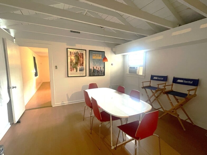 More Photos Of 316 Saint Joseph St, New Orleans General Retail For Lease
