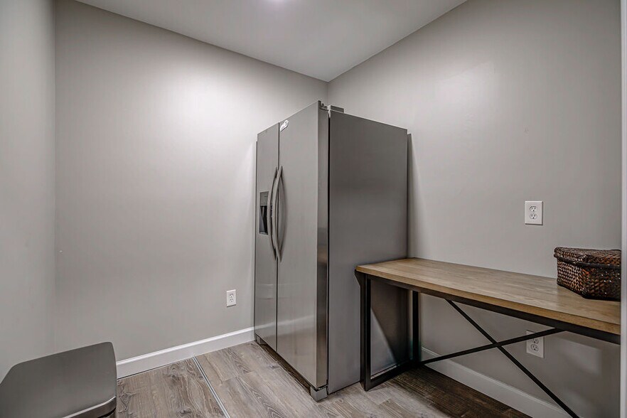 More Photos Of 300-304 Edgewood Dr, Trenton Medical For Lease