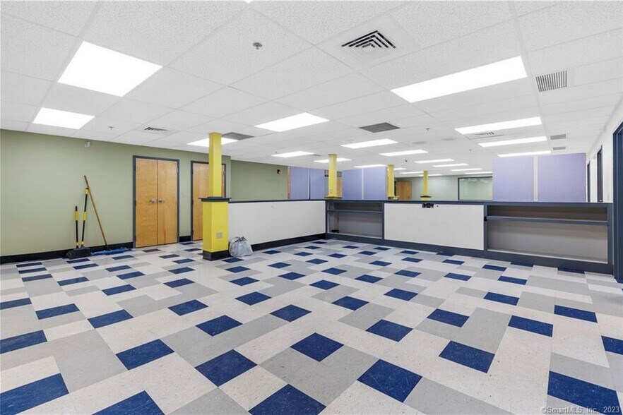More Photos Of 192 Westbrook Rd, Essex Office For Sale