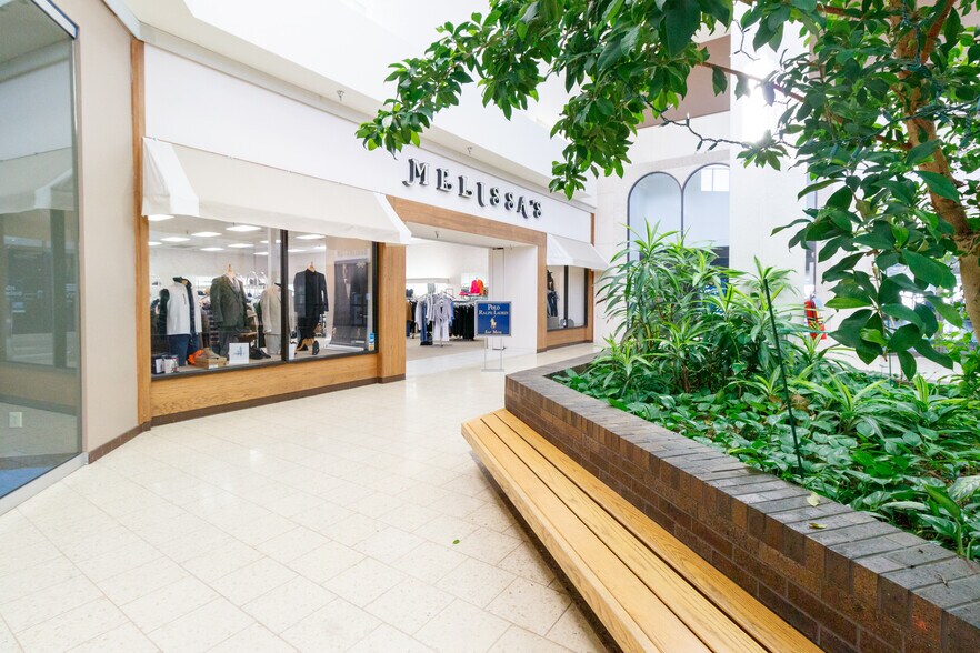 More Photos Of 550 S Gear Ave, West Burlington Storefront For Sale