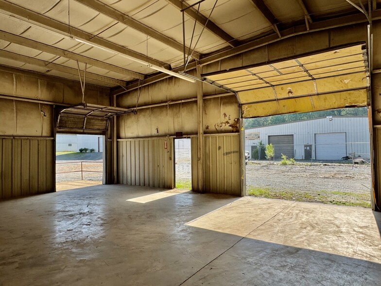 More Photos Of 2454 N Fayetteville St, Asheboro Warehouse For Lease