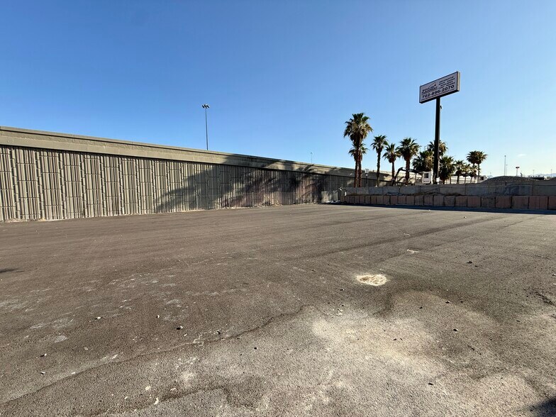 More Photos Of 2039 W Bonanza Rd, Las Vegas Flex For Lease