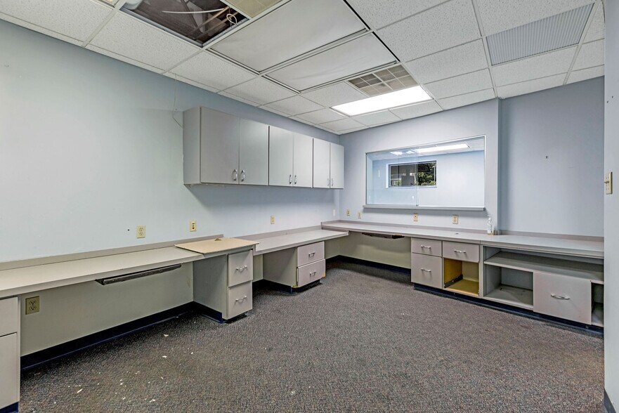 More Photos Of 9030 Montgomery Rd, Cincinnati Medical For Lease
