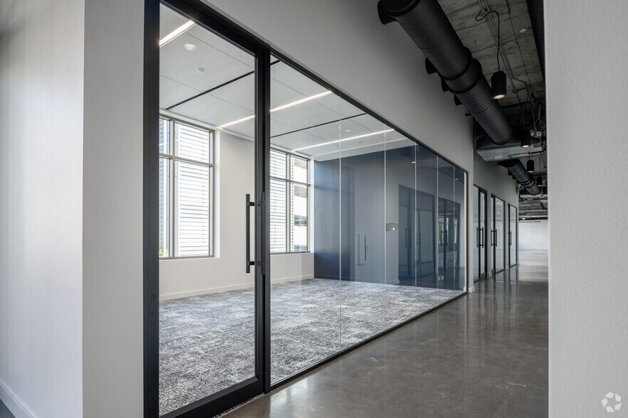 More Photos Of 3232 E Cesar Chavez St, Austin Unknown For Lease