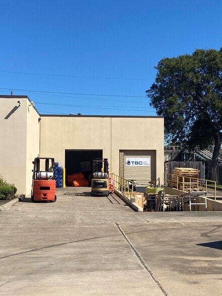 More Photos Of 16600 Park Row, Houston Light Distribution For Sale