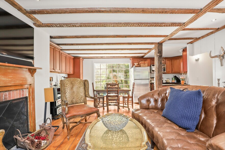 More Photos Of 47 Hollow Tree Ridge Rd, Darien Apartments For Sale