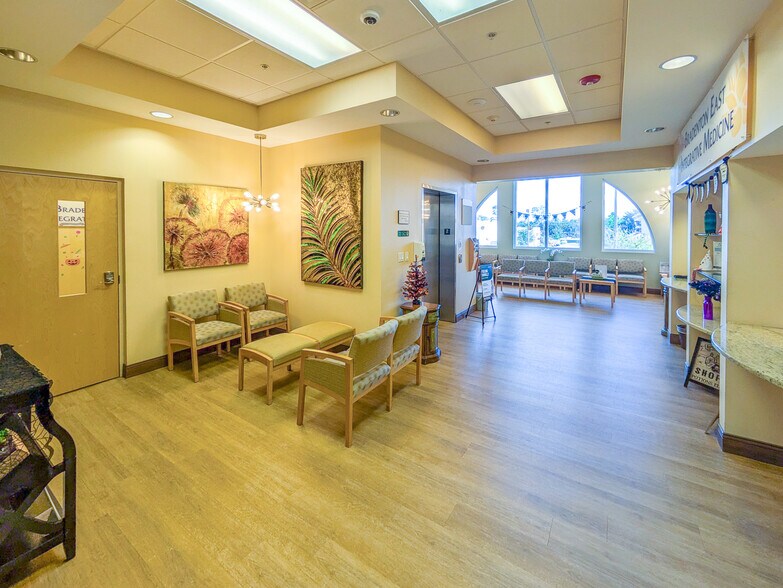 More Photos Of 8614 State Road 70 E, Bradenton Medical For Sale