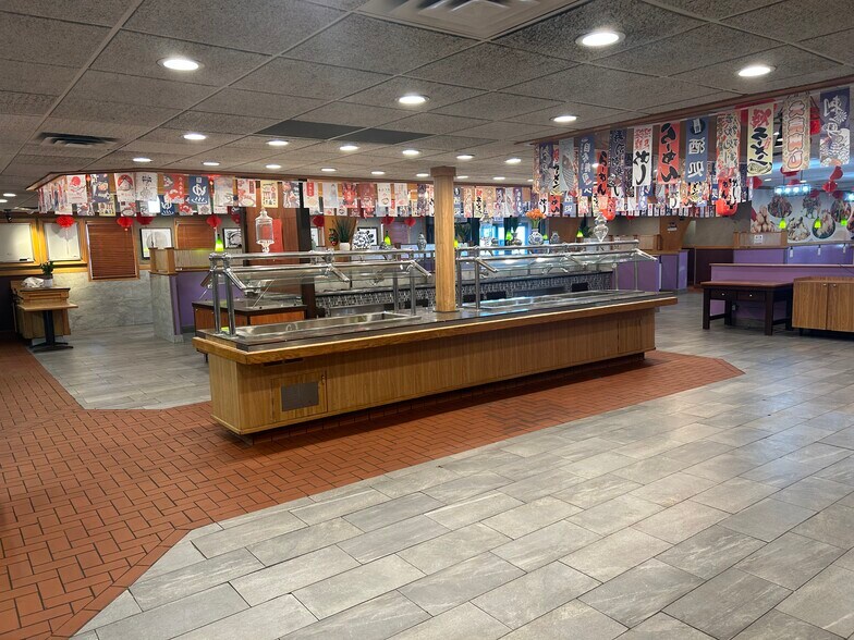 More Photos Of 2613 E Clairemont Ave, Eau Claire Restaurant For Lease