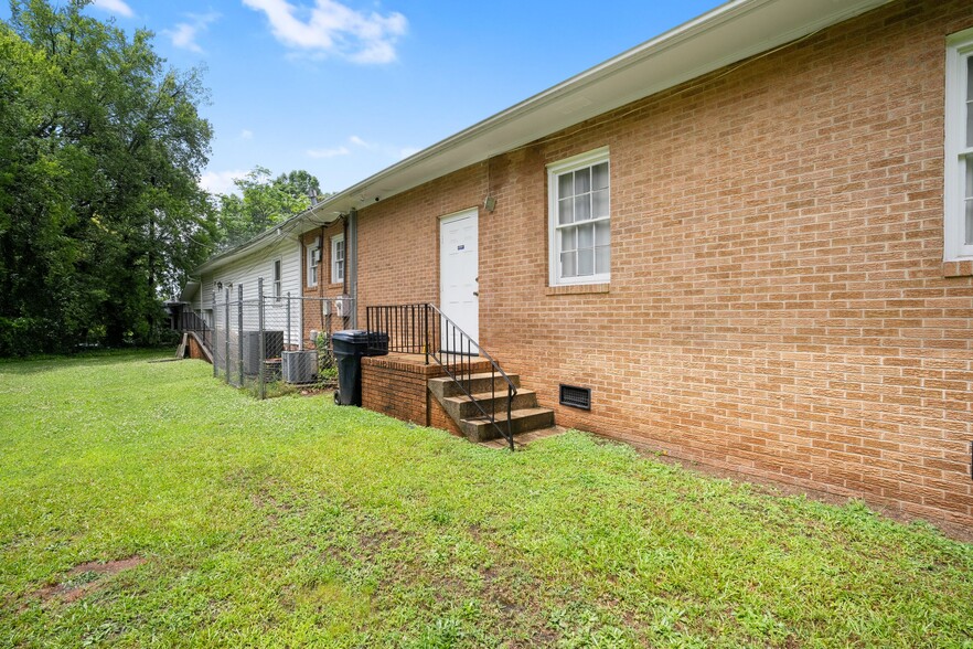 More Photos Of 1401 S Fant St, Anderson Funeral Home For Sale