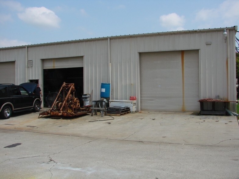More Photos Of 205 Edgar St, Atlantic Beach Warehouse For Lease