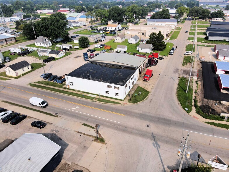 More Photos Of 170 W 18th St, Waterloo Industrial For Sale