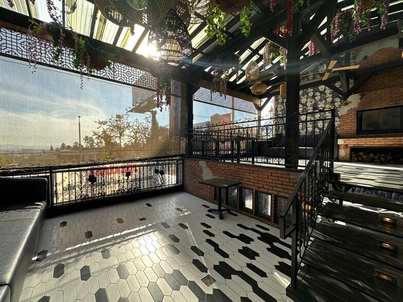 More Photos Of 8907-8917 W Sunset Blvd, West Hollywood Storefront For Lease