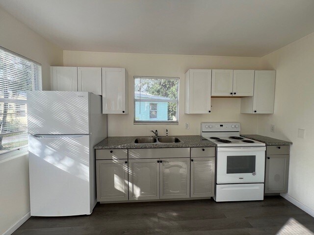 More Photos Of 3790 Gulfstream Rd, Palm Springs Apartments For Sale