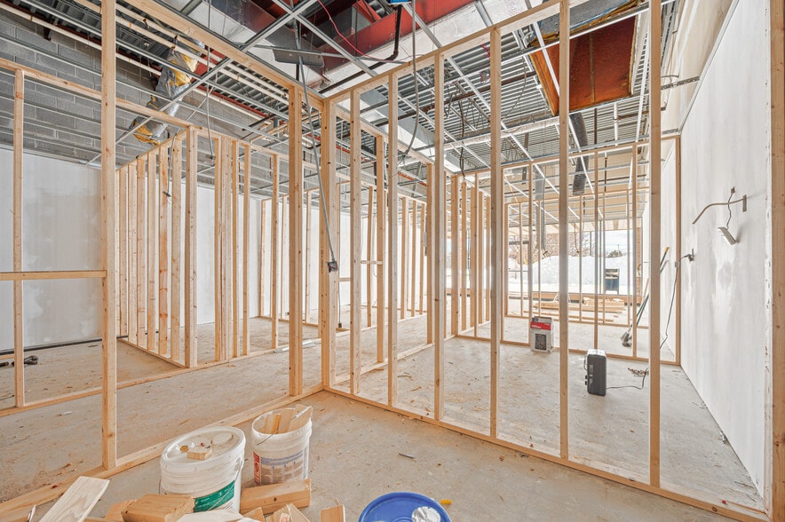 More Photos Of 1508-1574 N Mitchell St, Cadillac General Retail For Sale