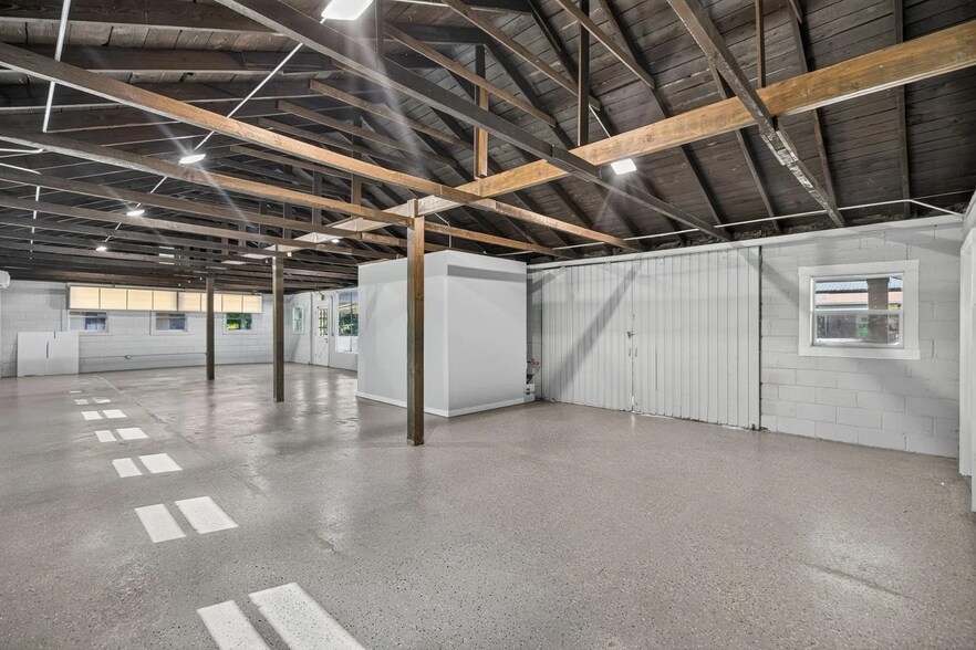 More Photos Of 520 Reinhardt College Pky, Canton Auto Repair For Lease