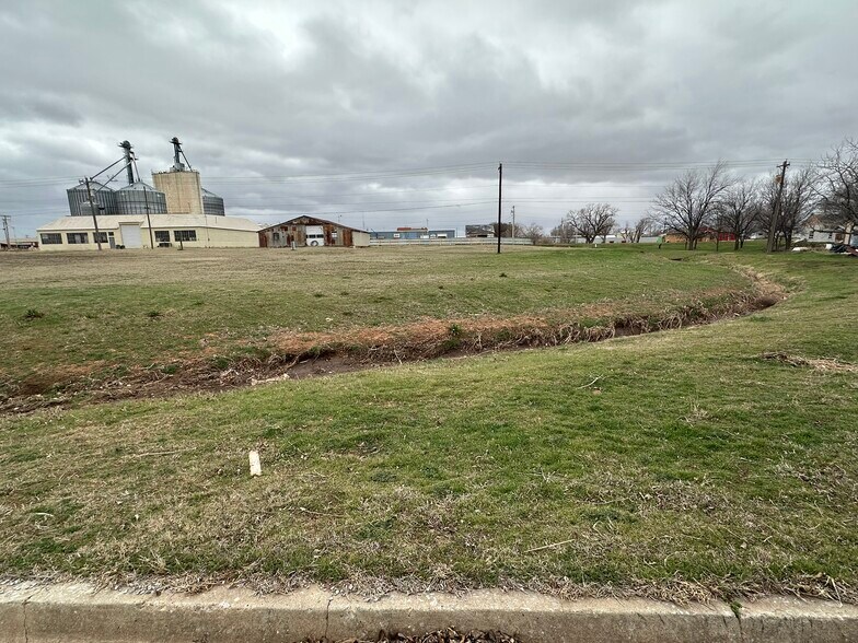 More Photos Of 623 N Main St, Fairview Land For Sale