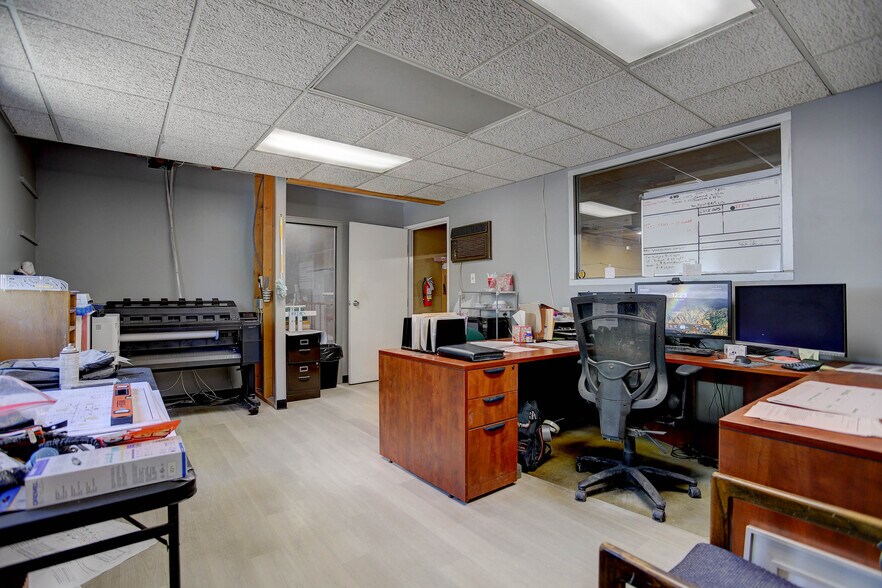 More Photos Of 5985 Lamar St, Arvada Warehouse For Lease