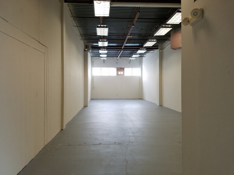More Photos Of 18775 N Frederick Rd, Gaithersburg Warehouse For Lease