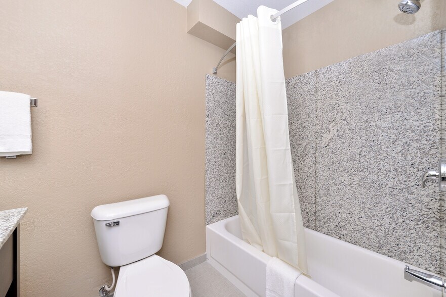 More Photos Of 3675 S 6th St, Springfield Hotel For Sale