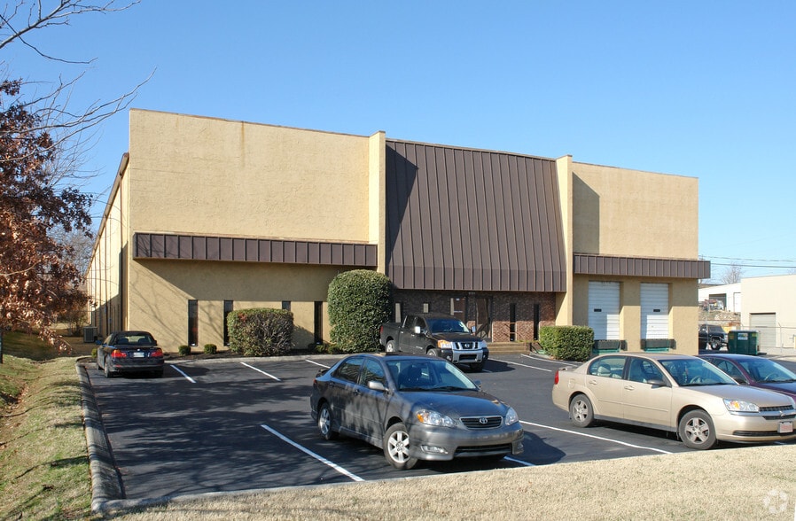 More Photos Of 3721 Vulcan Dr, Nashville Warehouse For Lease