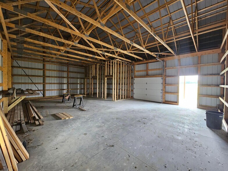 More Photos Of 10260 Carr Rd, Jeffersonville General Retail For Sale