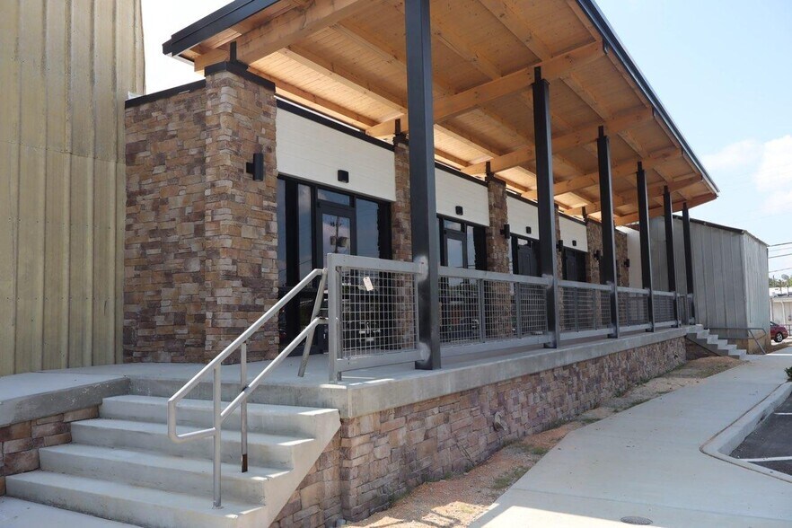 More Photos Of 96 Depot St, Ringgold General Retail For Lease