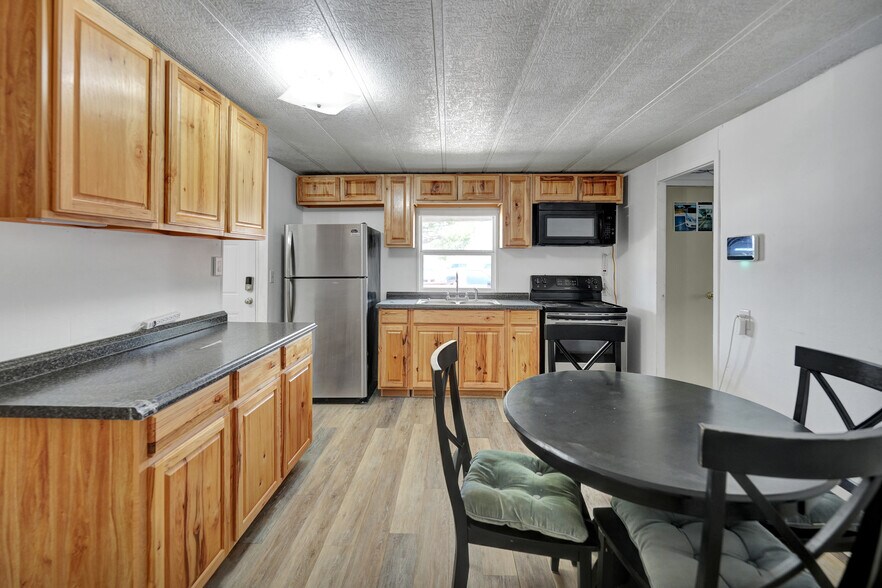 More Photos Of 9013 W County Road 160, Midland Showroom For Sale