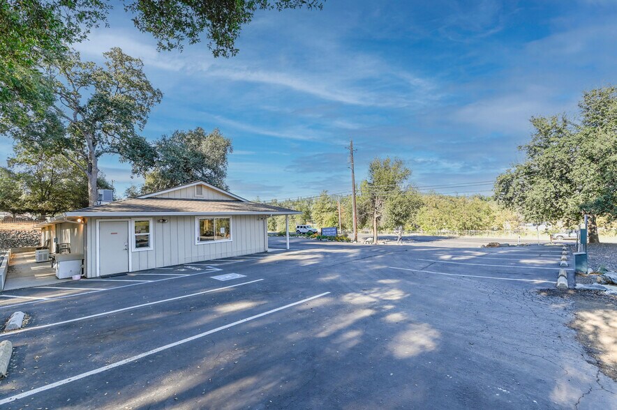 More Photos Of 382 CA-4, Murphys Office For Sale