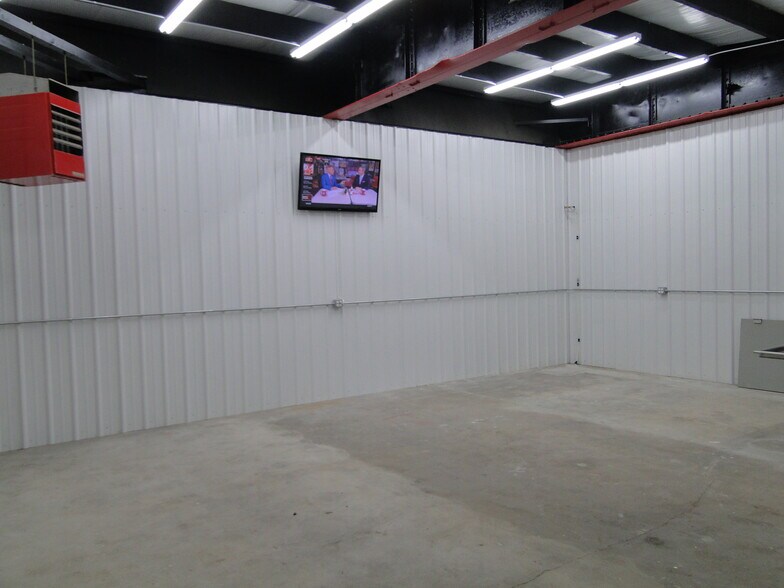 More Photos Of 311 E Reserve St, Vancouver Warehouse For Sale