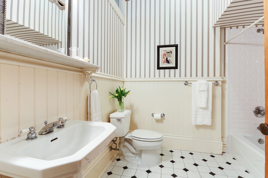 More Photos Of 4117 Perrier St, New Orleans Hotel For Sale