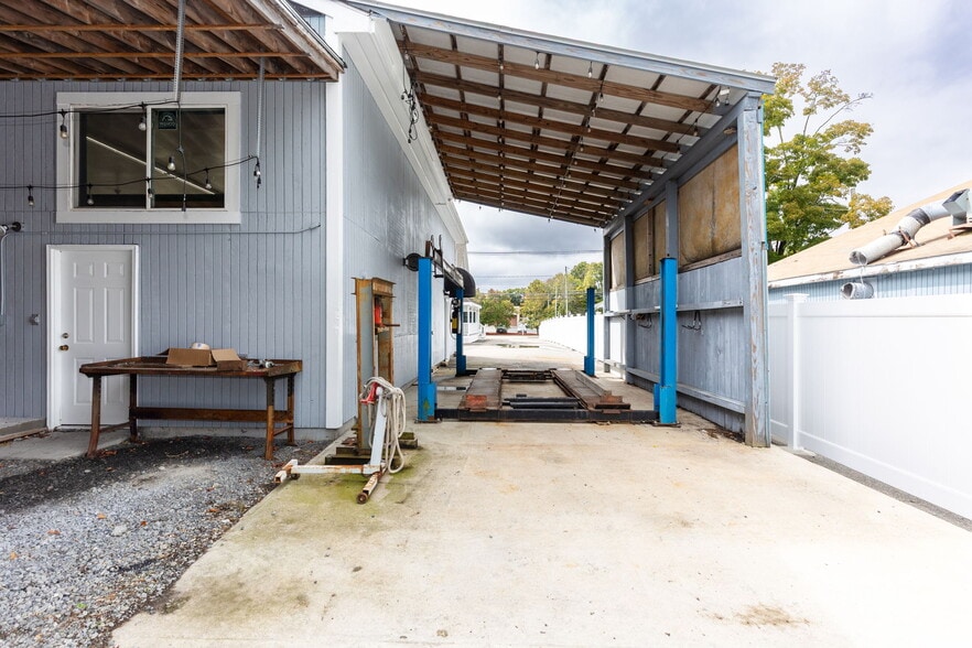 More Photos Of 280 Washington St, North Easton Flex For Sale