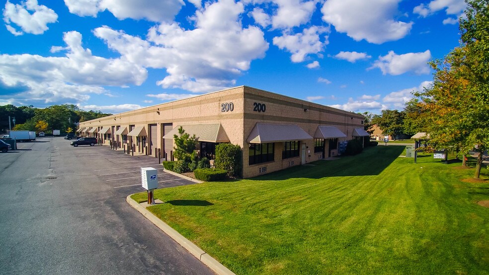 More Photos Of 200 Blydenburgh Rd, Islandia Warehouse For Lease