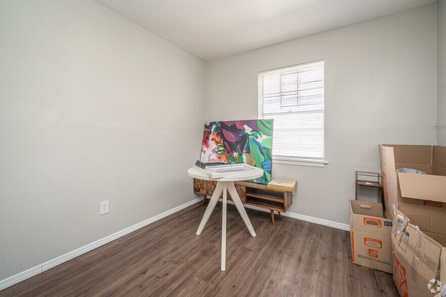 More Photos Of 5716 Pickfair St, Houston Apartments For Sale