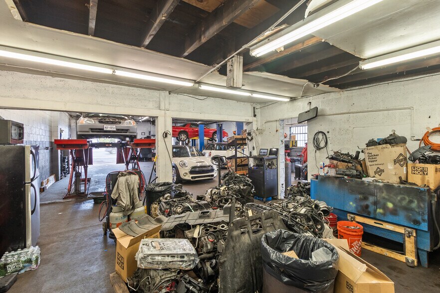 More Photos Of 5651-5661 Merrick Rd, Massapequa Auto Repair For Sale