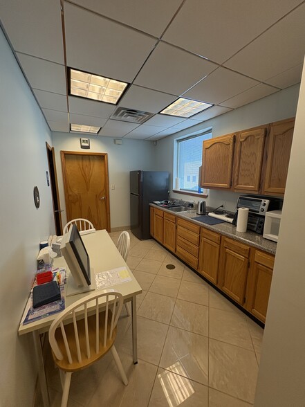 More Photos Of 6506 Baum Dr, Knoxville Office For Sale