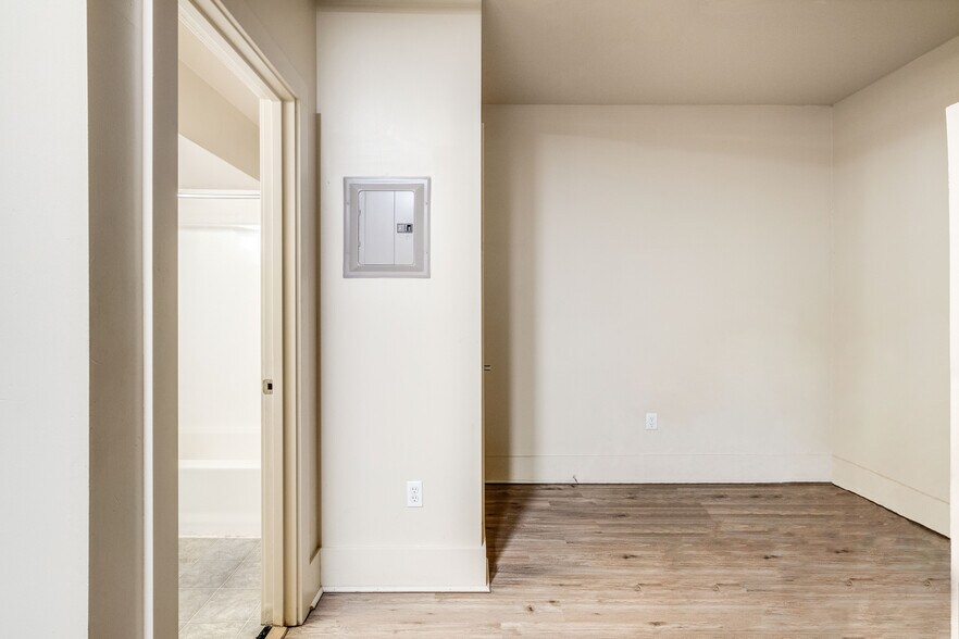 More Photos Of 212-216 Alaskan Way S, Seattle Apartments For Sale